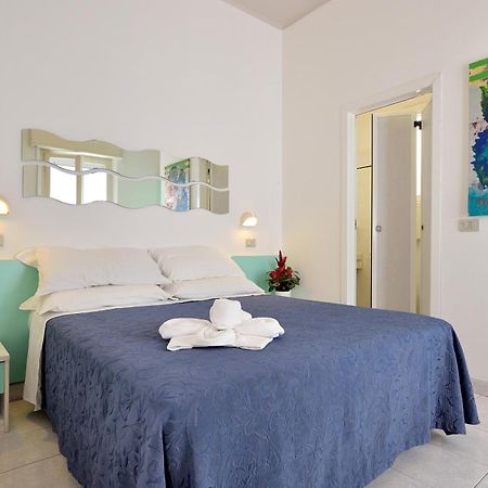Hotel Oltremar B&B Каттолика Экстерьер фото