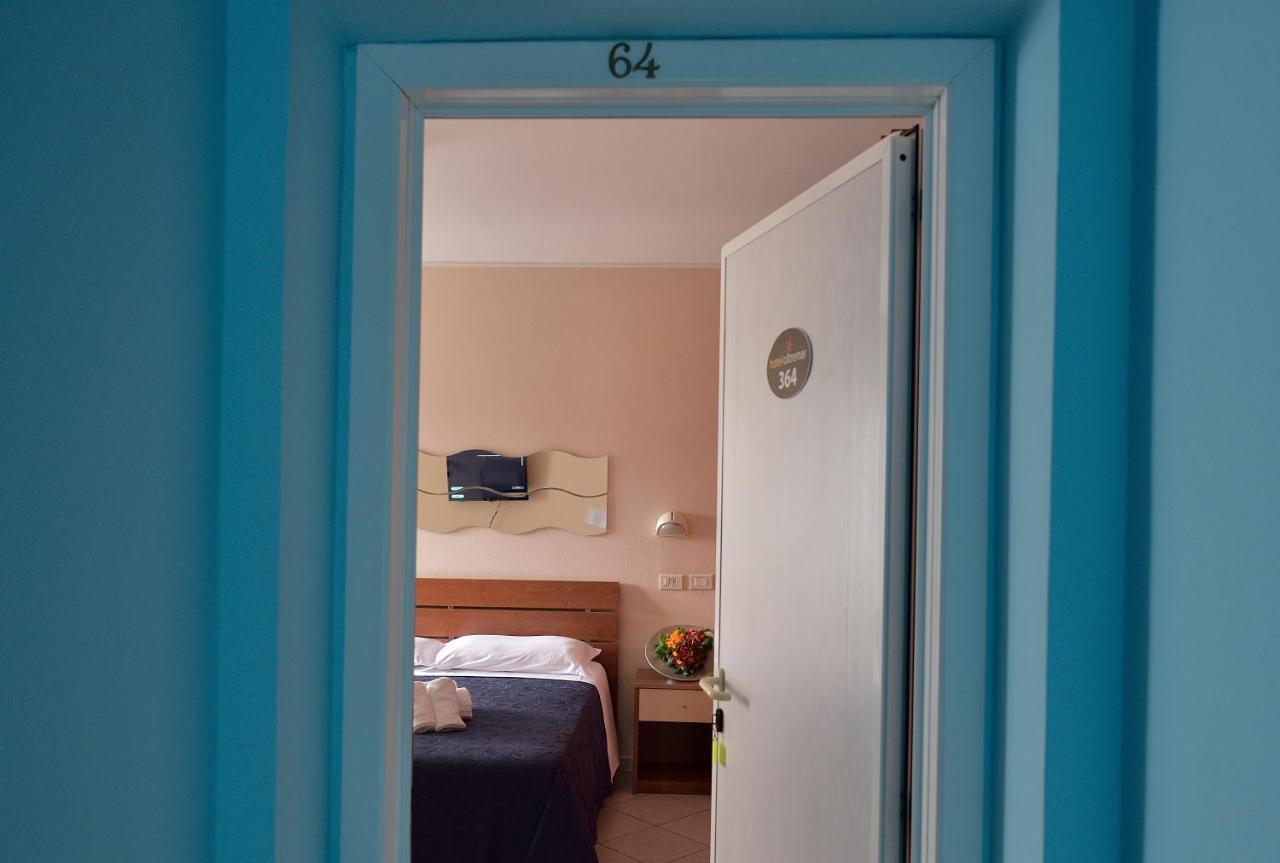 Hotel Oltremar B&B Каттолика Экстерьер фото