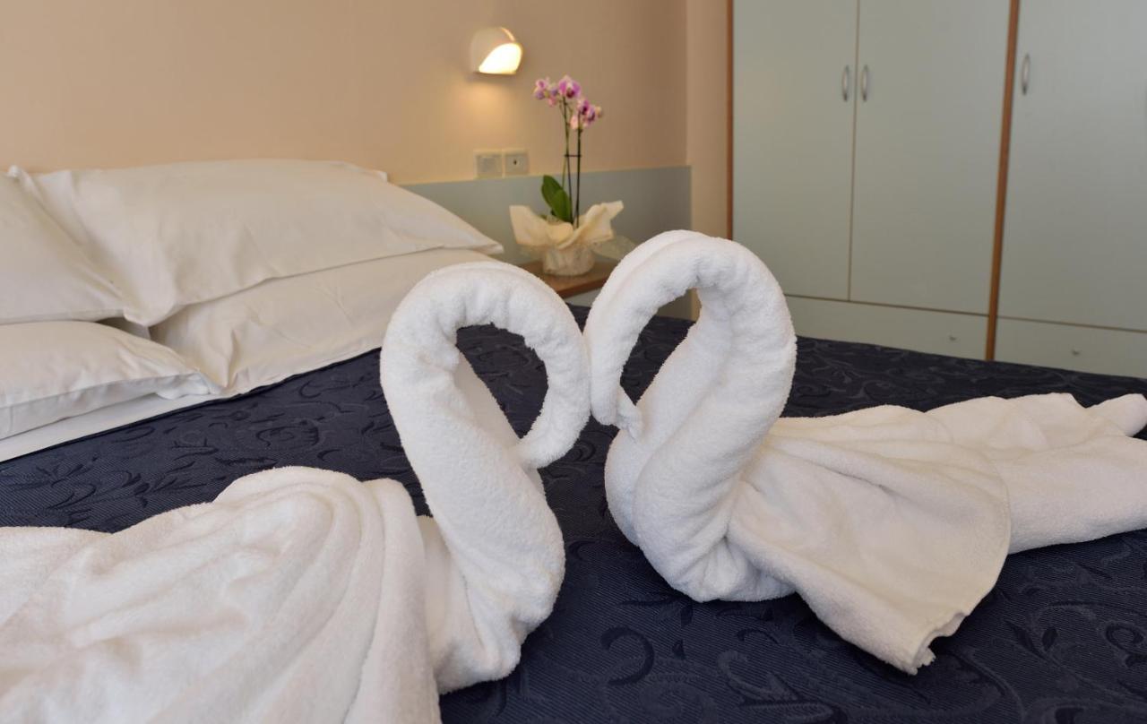 Hotel Oltremar B&B Каттолика Экстерьер фото