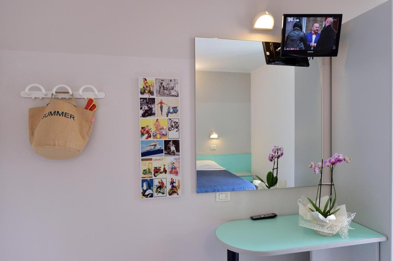 Hotel Oltremar B&B Каттолика Экстерьер фото