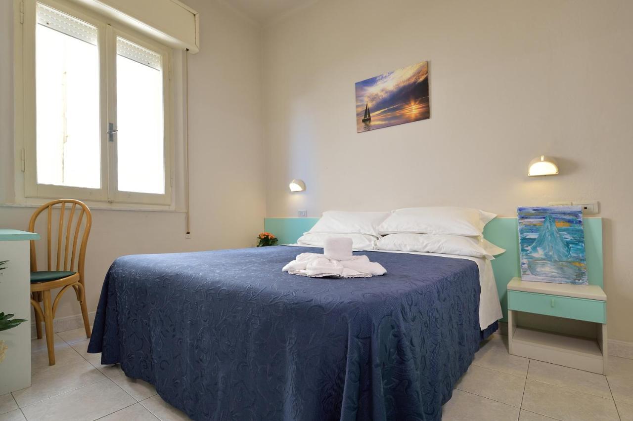 Hotel Oltremar B&B Каттолика Экстерьер фото