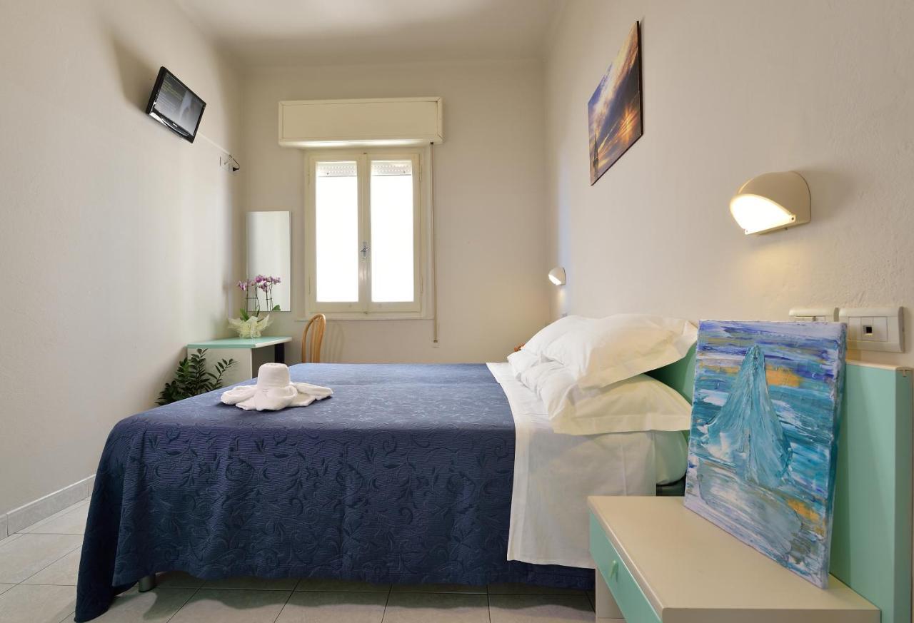 Hotel Oltremar B&B Каттолика Экстерьер фото