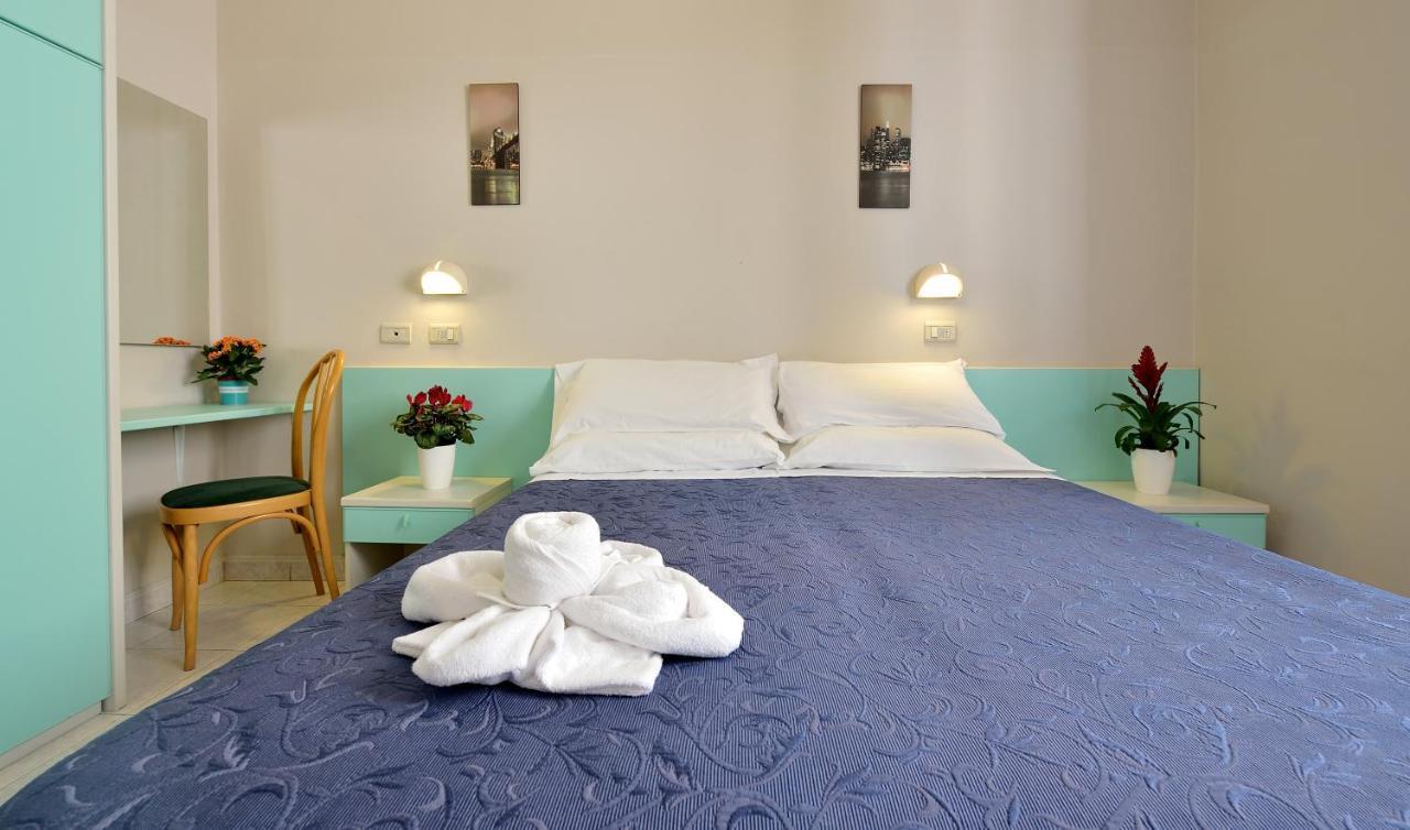 Hotel Oltremar B&B Каттолика Экстерьер фото