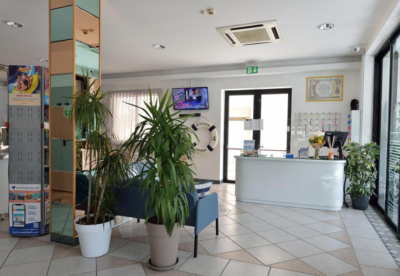 Hotel Oltremar B&B Каттолика Экстерьер фото