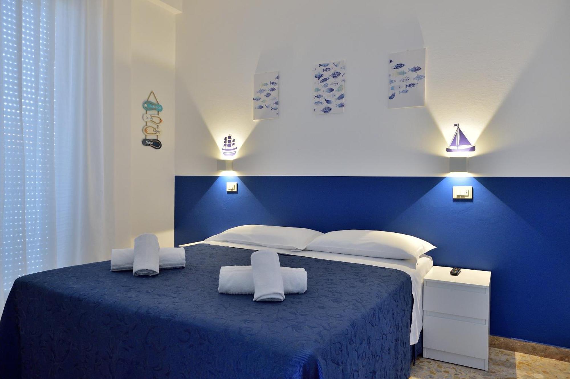 Hotel Oltremar B&B Каттолика Экстерьер фото