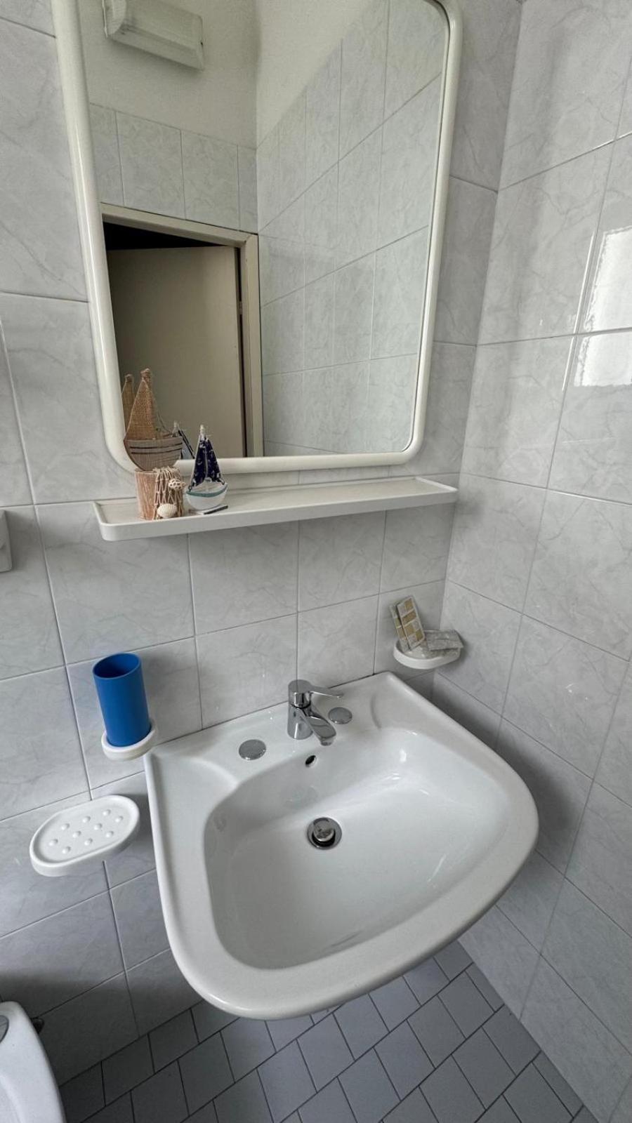 Hotel Oltremar B&B Каттолика Экстерьер фото