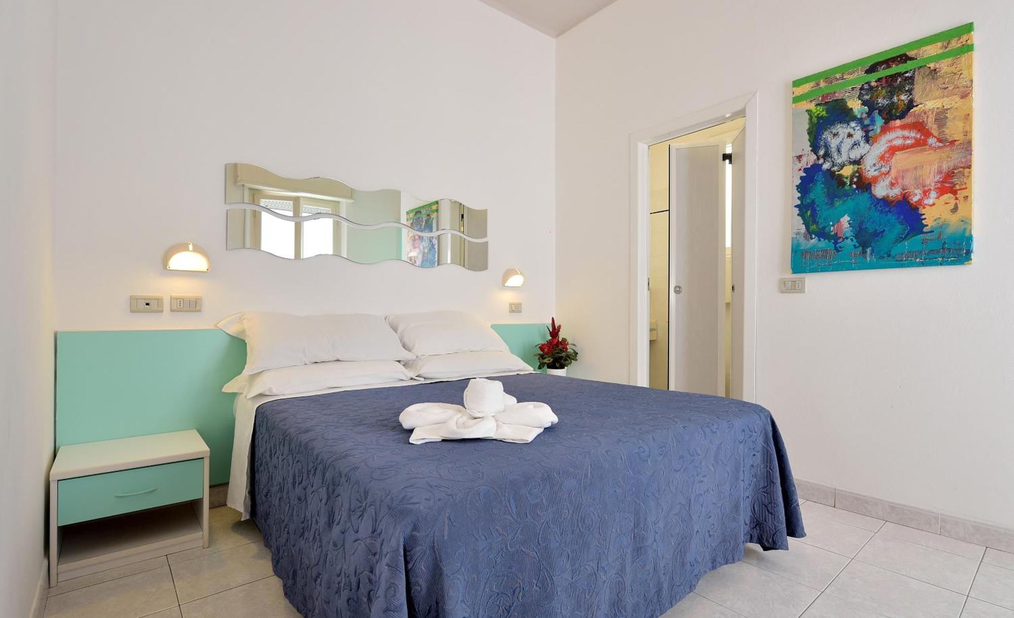 Hotel Oltremar B&B Каттолика Экстерьер фото