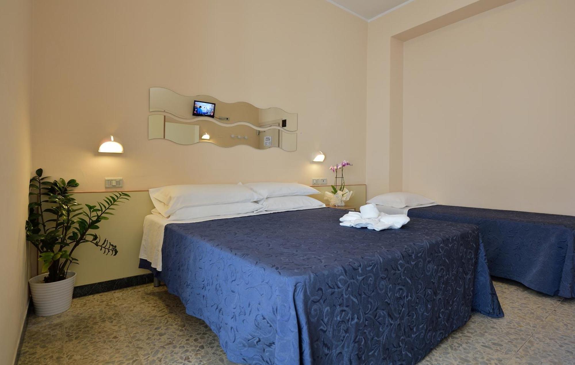 Hotel Oltremar B&B Каттолика Экстерьер фото
